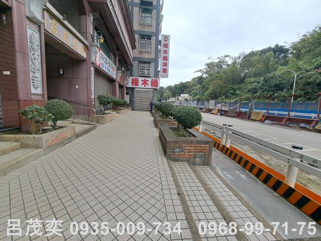 樹林區大安路大坪數店面社會住宅捷運育林國小站超便宜樹人家商車