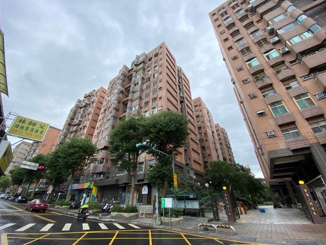 五股法拍大樓-3