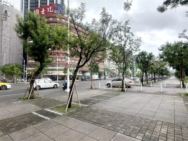 高雄新興區大樓-4