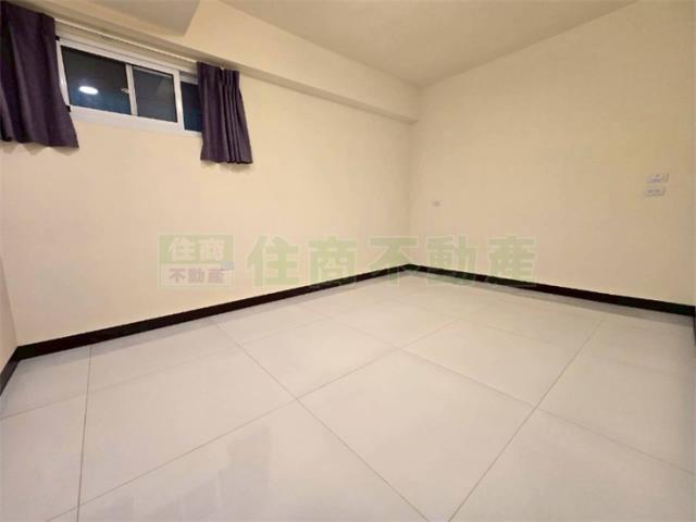 高雄新興區大樓-6