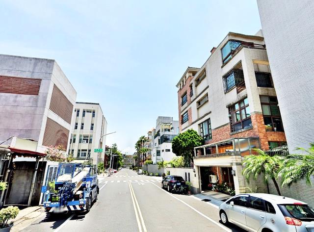 東區拍賣透天-6