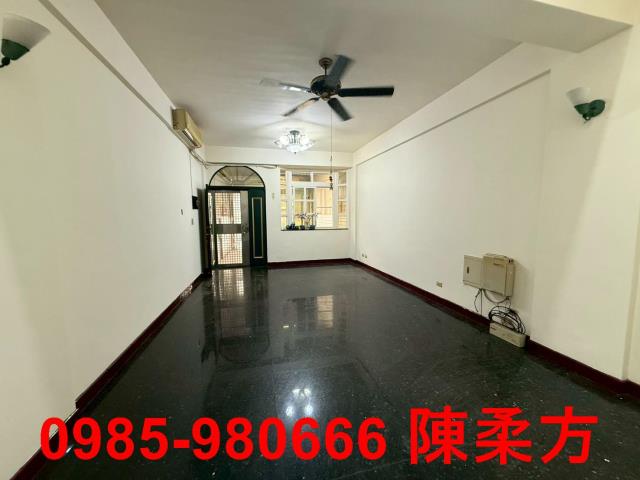 東區台林街車庫透天