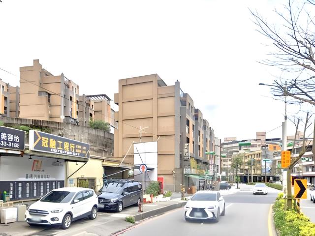 安樂區拍賣透天-1