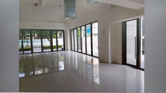 皇翔百老匯2期燙金店面