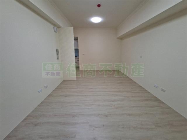 河堤社區三房美屋