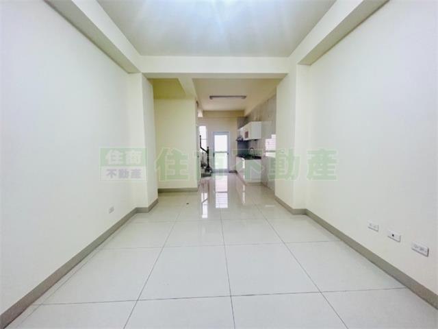 鳳山國中捷運靚翻新車庫透天