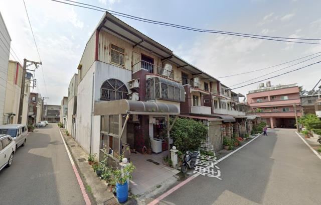 新豐鄉法拍屋建興路新豐華城邊間透天近新豐市區優室法拍林小陽