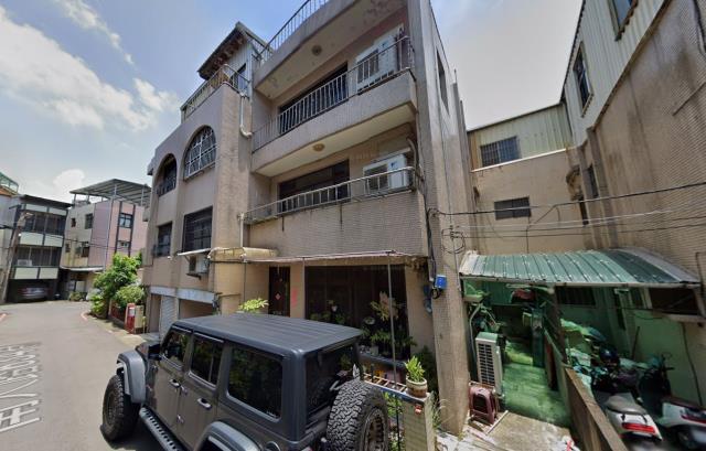 東區法拍屋南大清大南大校區車庫透天優室法拍林小陽