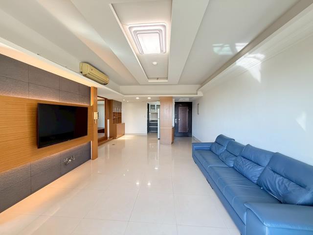 亞灣區首排邊間3房車位