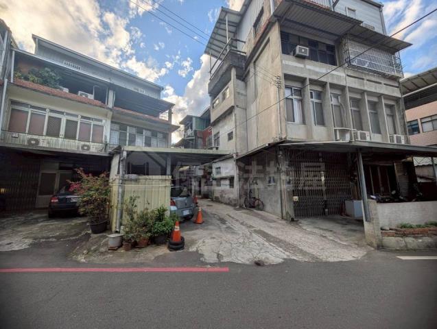 竹東鎮法拍屋康寧街竹東市區生活圈大同國小透天優室法拍林小陽