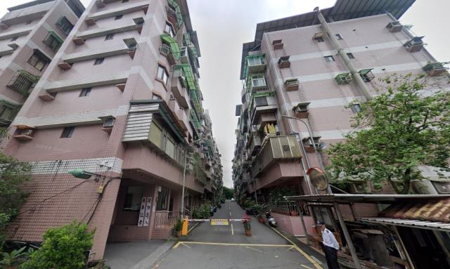 信義區法拍屋正信路威鎮八方套房近東信國小優室法拍林小陽