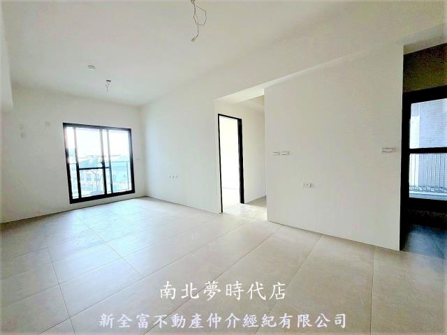 新化近國稅局全新交屋三房平車