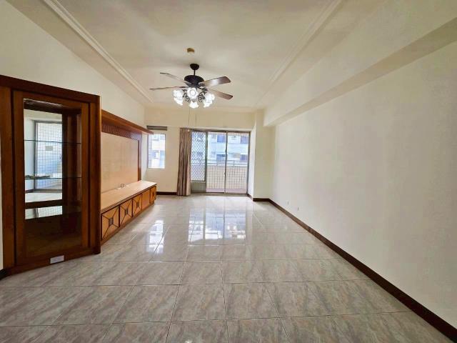 聖羅蘭藝術伯爵3房平車