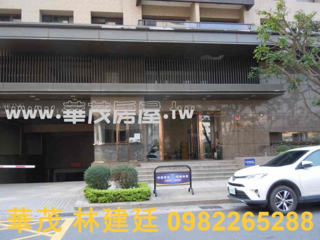 楠梓大學二十六街11年大樓車位