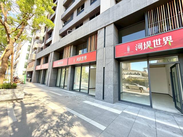 河堤世界挑高樓店平車