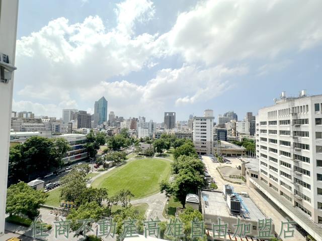 高雄新興區大樓-10