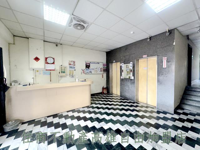 高雄新興區大樓-1