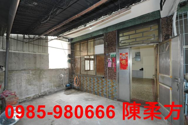 民雄車站旁俗透天