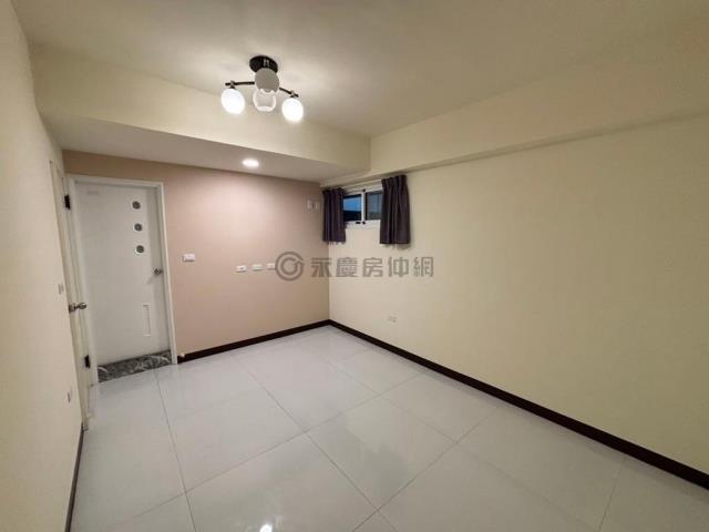 高雄新興區大樓-6