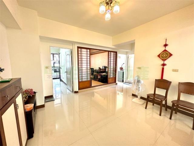 楠梓世運明亮三房平車位