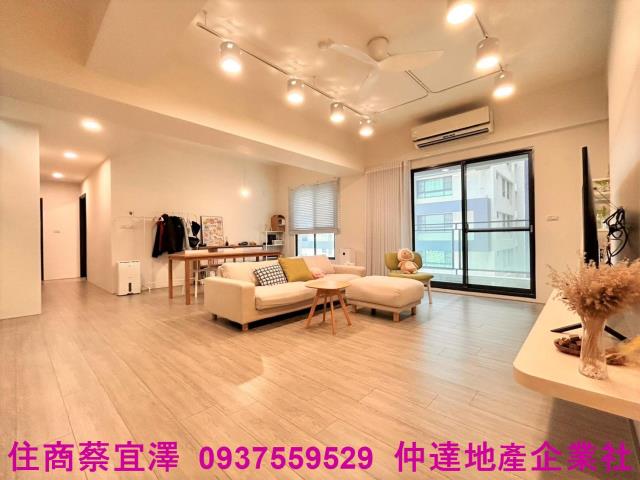 介紹您一間在永康東橋的良勳夢公園平面車位東橋一路的8樓大樓