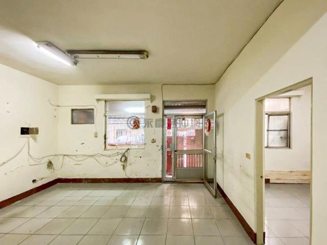 衛武營瑞隆商圈公寓一樓