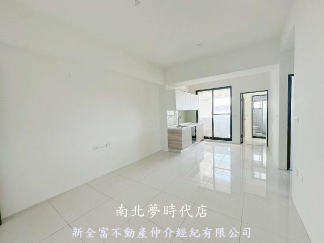 新市社內全新三房車位一