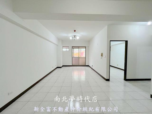 大鵬新城明亮三房車寓