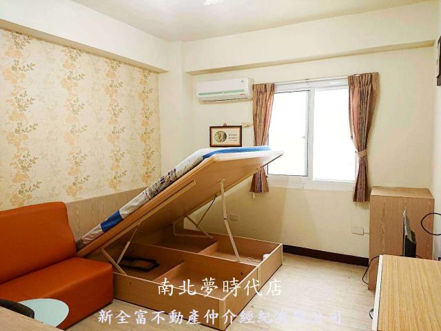 專走路到南紡百貨公司電梯美套房