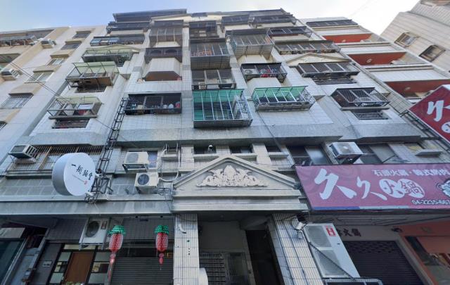 台中法拍屋德化街電梯套房優室法拍林小陽