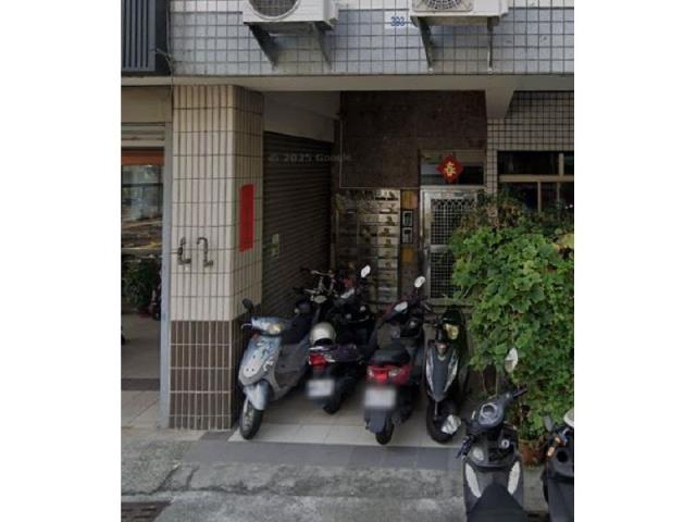 台中西屯華廈法拍-3