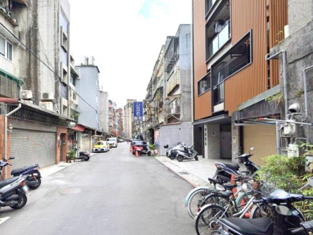 台北信義區大樓拍賣-1