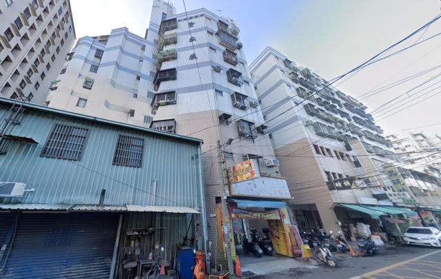 台中法拍屋西榮路聖家族優室法拍林小陽