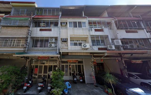 台中法拍屋振福路透天優室法拍林小陽