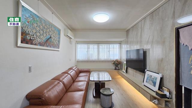 民權富錦頂樓邊間四房