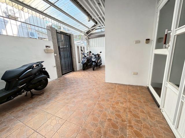 東區成大商圈滿租8套房透天住商姚語宸