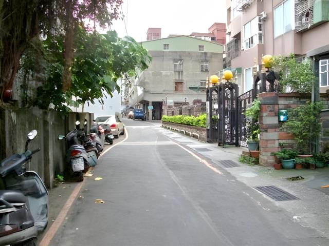 八里法拍大樓-5