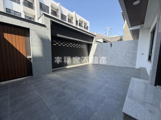 安南區大面寬質感電梯雙車墅