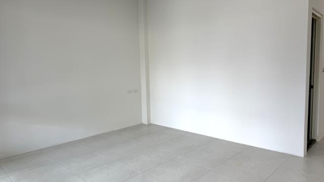 面寬52米全新邊間