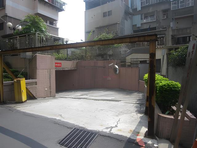 新北五股法拍大樓-3