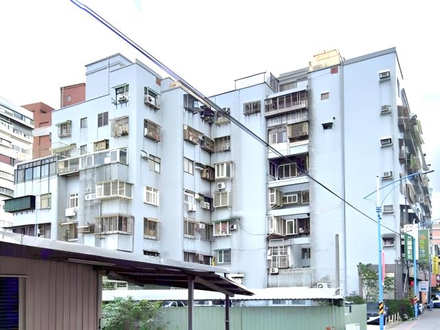 八里法拍大樓-1