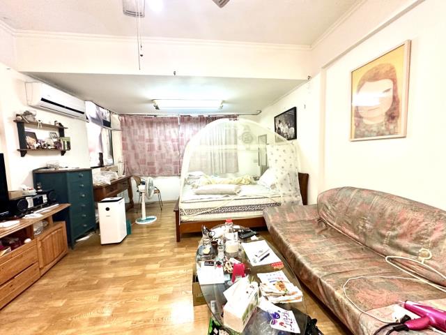 東區近國賓影城透天店面住商姚語宸