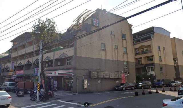 七堵區法拍屋六堵一街華納社區電梯別墅優室法拍林小陽