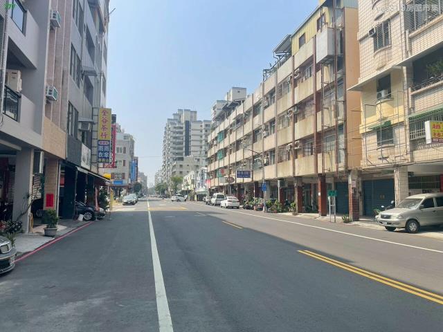 610452苓雅臨路透天店住