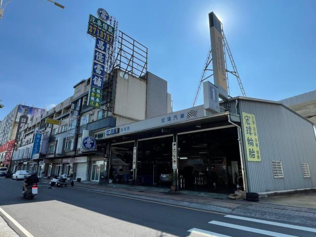 好市多旁金店面
