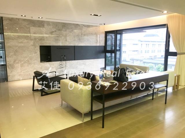 租中山區豪宅台北市豪宅華固鼎苑一層一戶美景觀傭人房