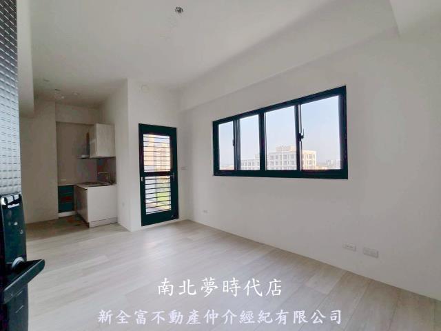 小新營全新華廈大平車採光房