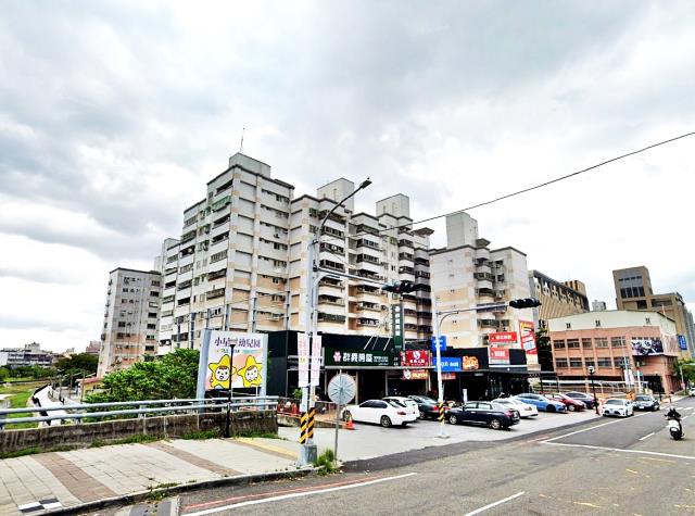 斗六市莊敬路兩房