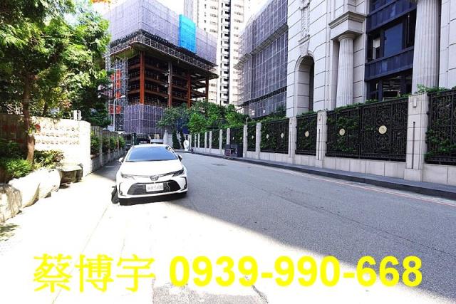 市政路東方之冠法拍屋