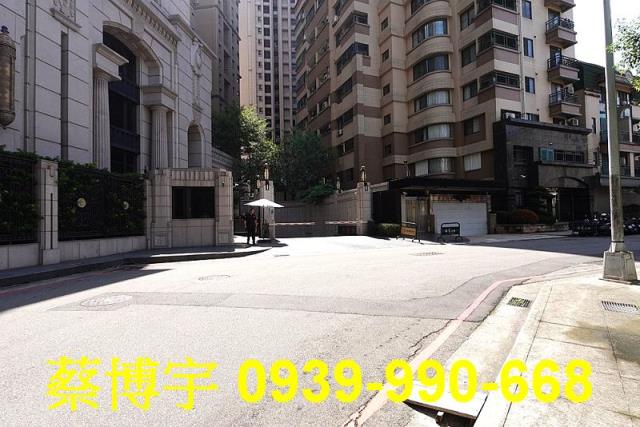 市政路東方之冠法拍屋